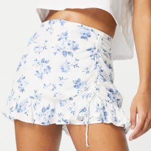 Hollister - Hvid mini swing-nederdel med blomstermønstret print